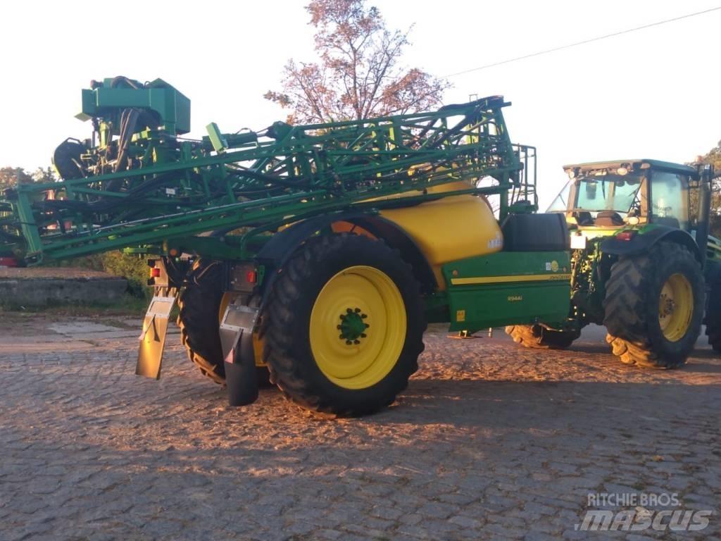 John Deere R944i Vontatott trágyaszórók