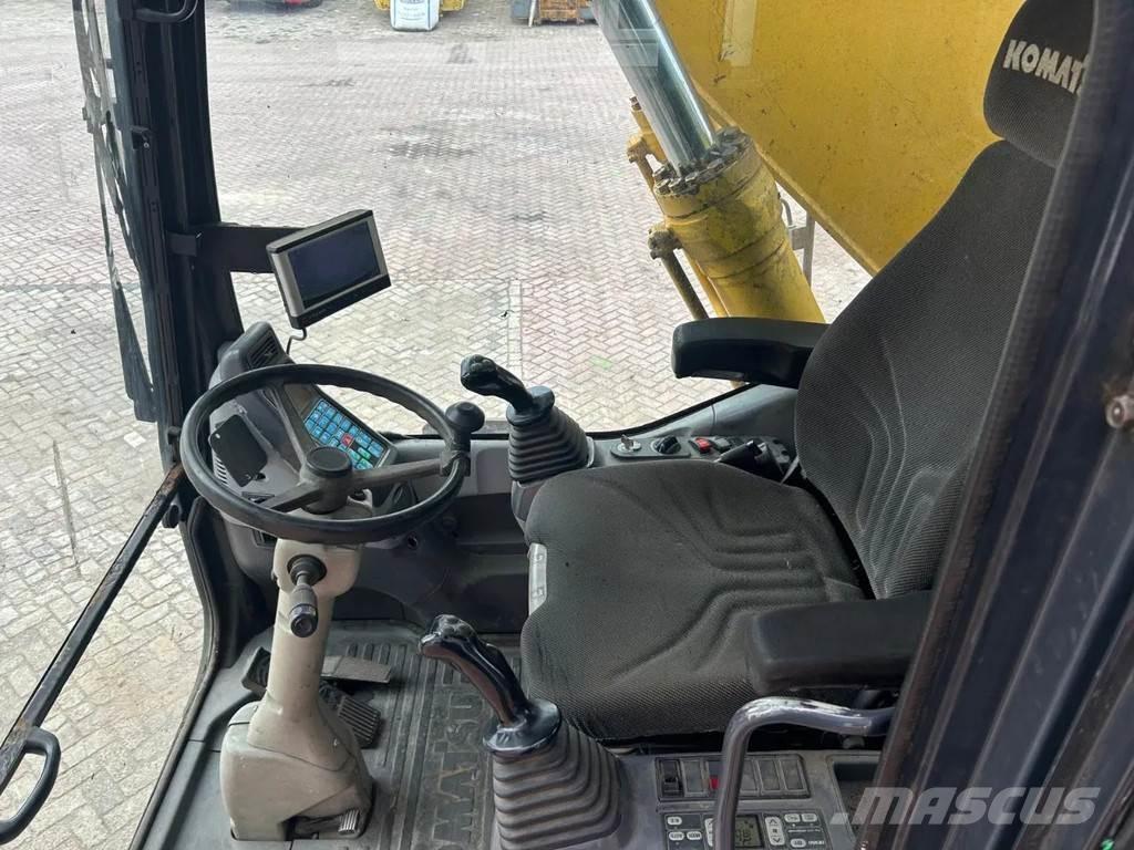 Komatsu PW200 Gumikerekes kotrók