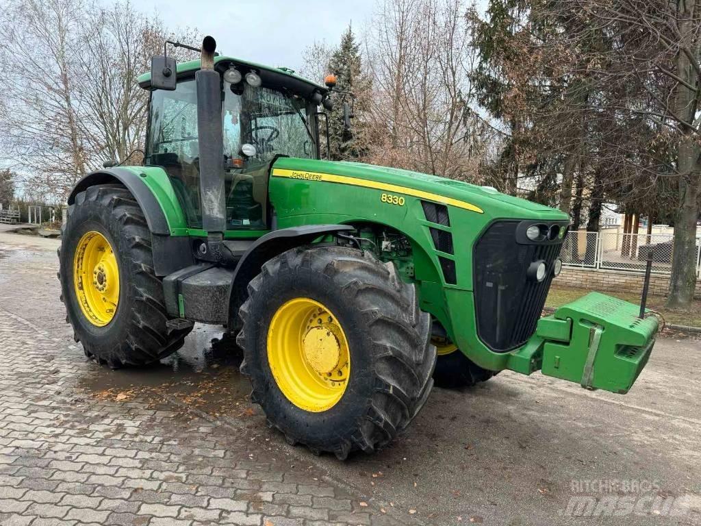 John Deere 8330 Traktorok