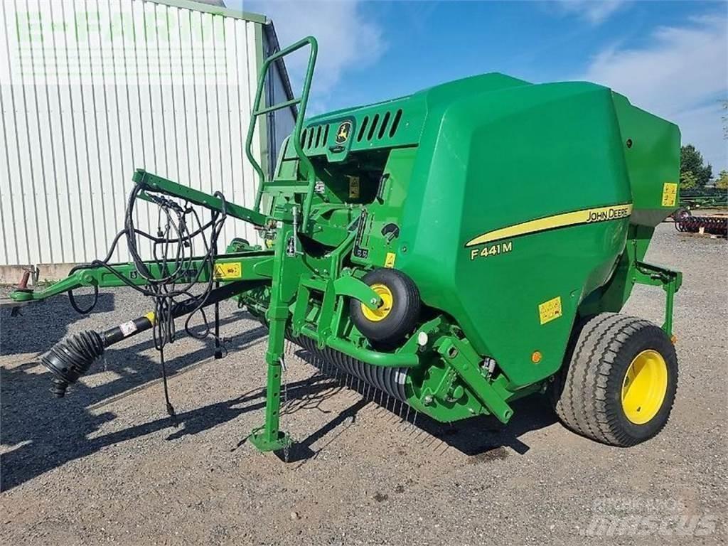 John Deere f441m Szögletes bálázók