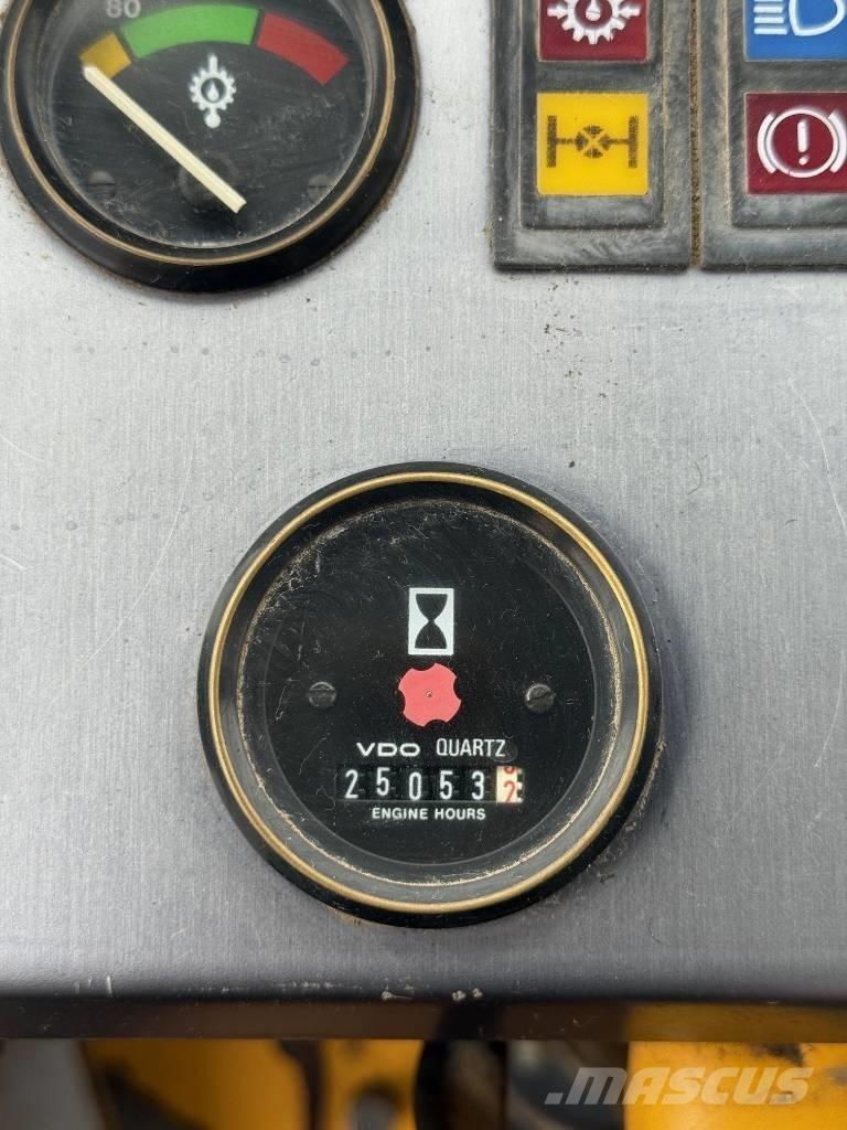 Volvo BM L 160 Gumikerekes homlokrakodók