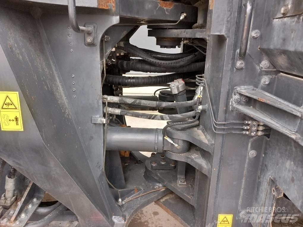 Komatsu WA500-7 Gumikerekes homlokrakodók