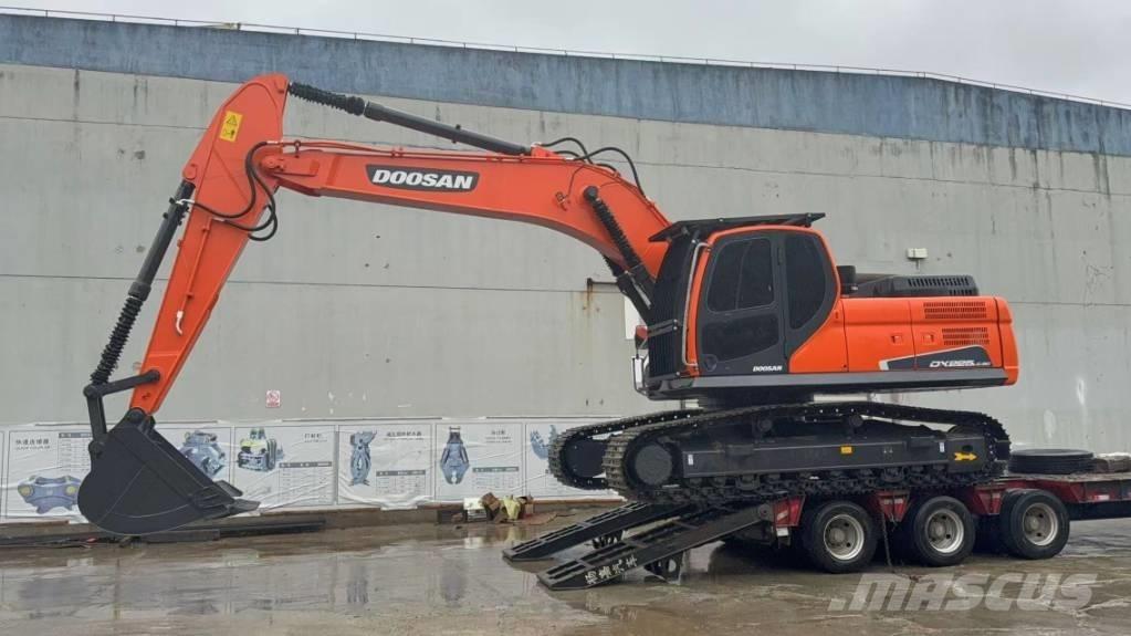 Doosan DX 225 LCA Lánctalpas kotrók