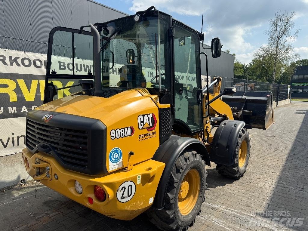 CAT 908 M Gumikerekes homlokrakodók