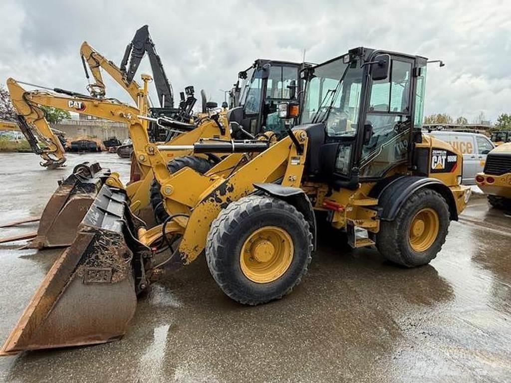 CAT 908M Gumikerekes homlokrakodók