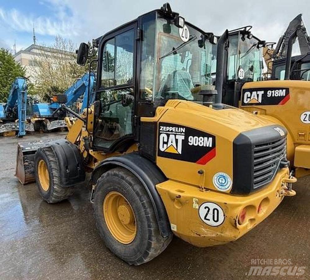 CAT 908M Gumikerekes homlokrakodók