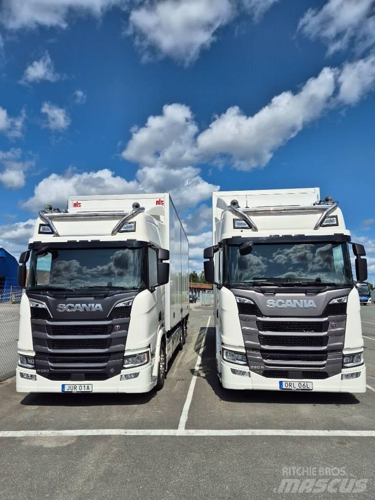 Scania 560R Dobozos teherautók