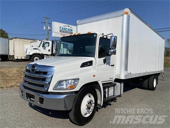 Hino 338 Dobozos teherautók