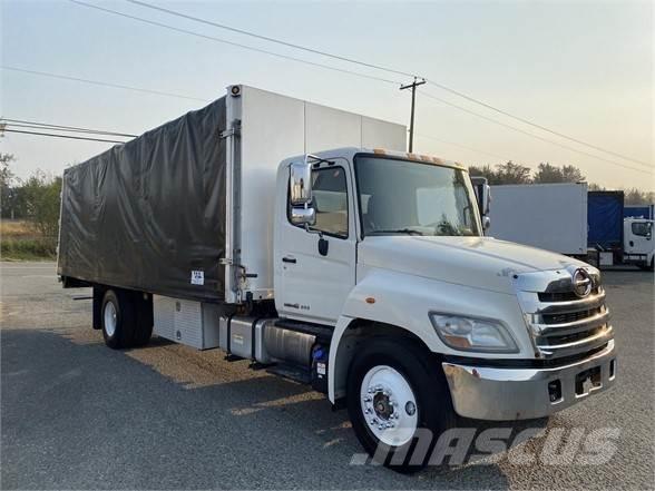Hino 338 Elhúzható ponyvás