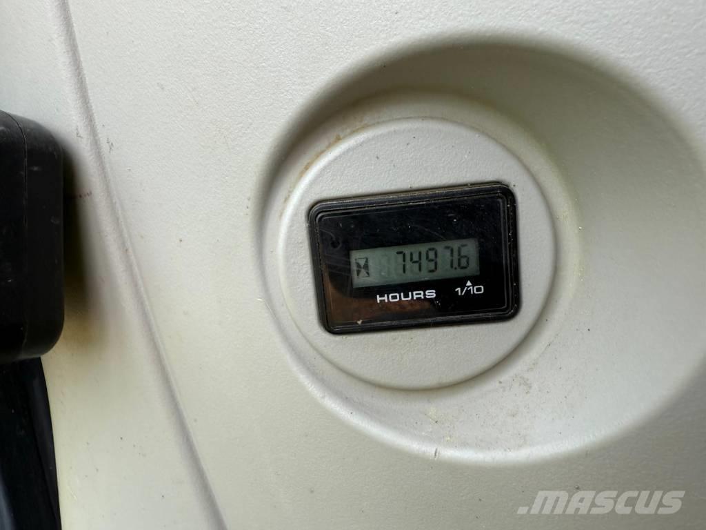 Kobelco SK 210 LC Lánctalpas kotrók