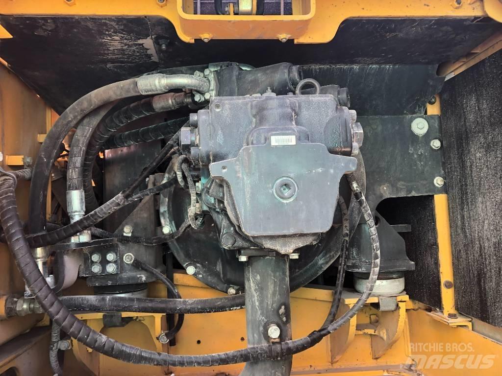 Komatsu 350 Lánctalpas kotrók
