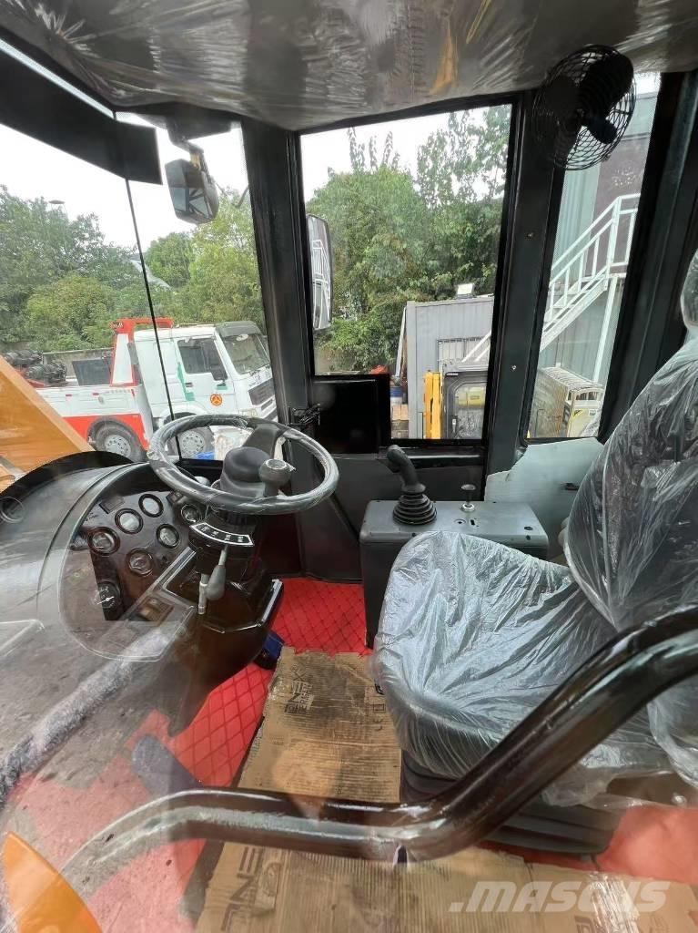 CAT 966 H Gumikerekes homlokrakodók