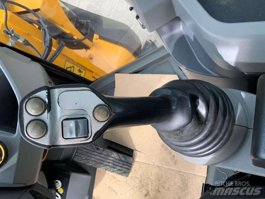 JCB 437 HT Gumikerekes homlokrakodók
