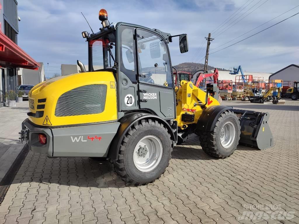 Wacker Neuson WL 44 Gumikerekes homlokrakodók