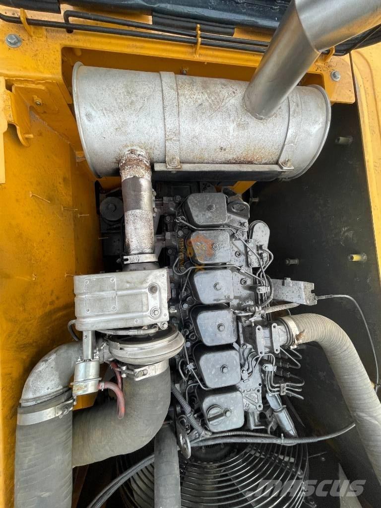 Hyundai 210W-9 Gumikerekes kotrók