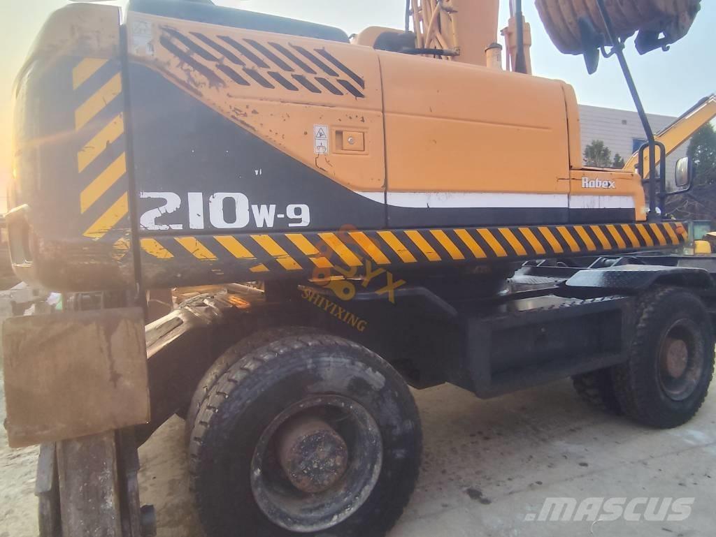Hyundai 210W-9 Gumikerekes kotrók