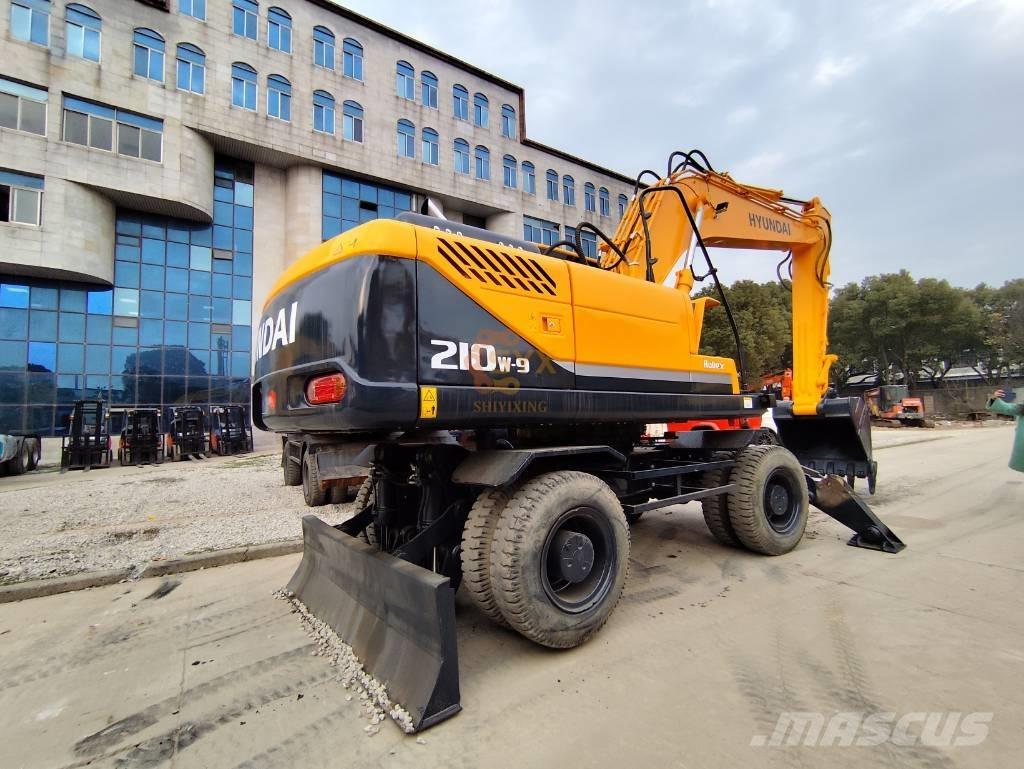 Hyundai 210W-9 Gumikerekes kotrók
