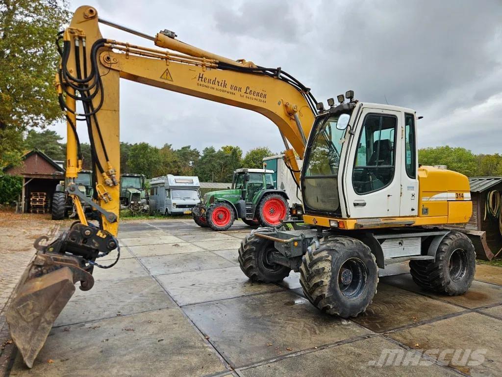 Liebherr A 314 Gumikerekes kotrók
