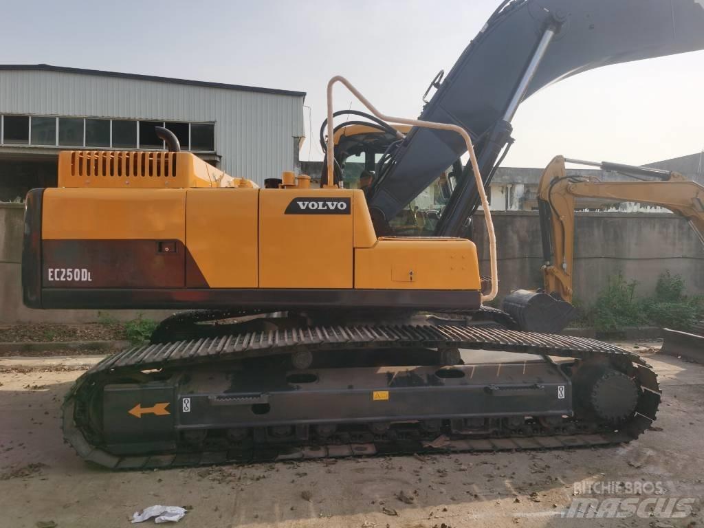 Volvo EC 250 D L Lánctalpas kotrók