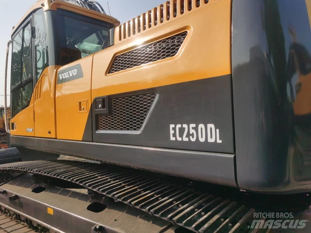 Volvo EC 250 D L Lánctalpas kotrók