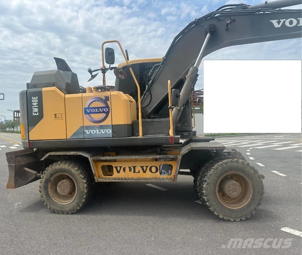 Volvo EW 140 Gumikerekes kotrók