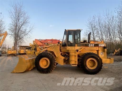 CAT 950F Gumikerekes homlokrakodók