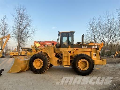 CAT 950F Gumikerekes homlokrakodók