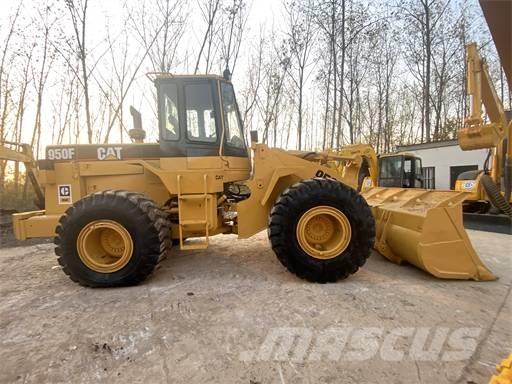 CAT 950F Gumikerekes homlokrakodók
