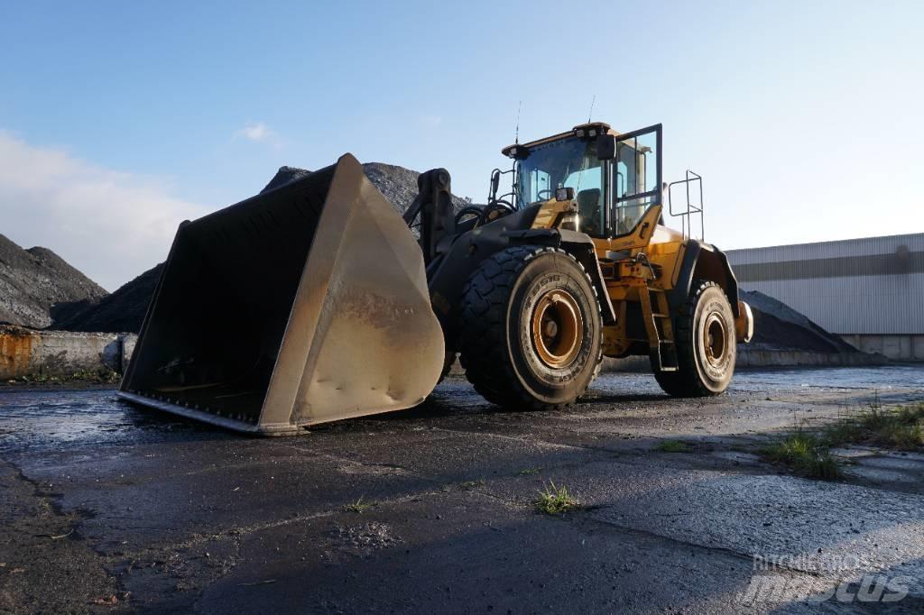 Volvo L180G Bj 2013' Gumikerekes homlokrakodók