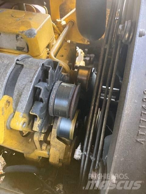 John Deere 200 LC Gallyazógépek