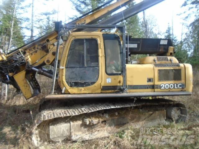 John Deere 200 LC Gallyazógépek