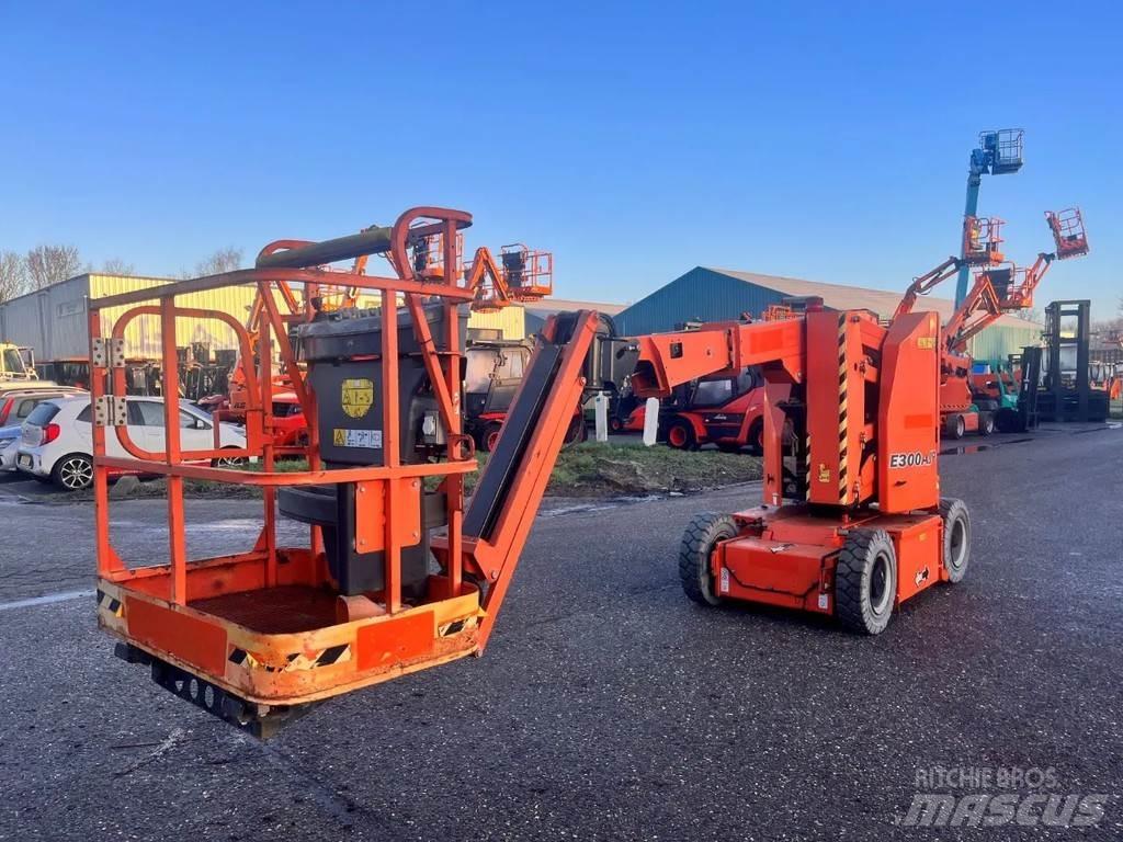 JLG E300AJP Karos emelők