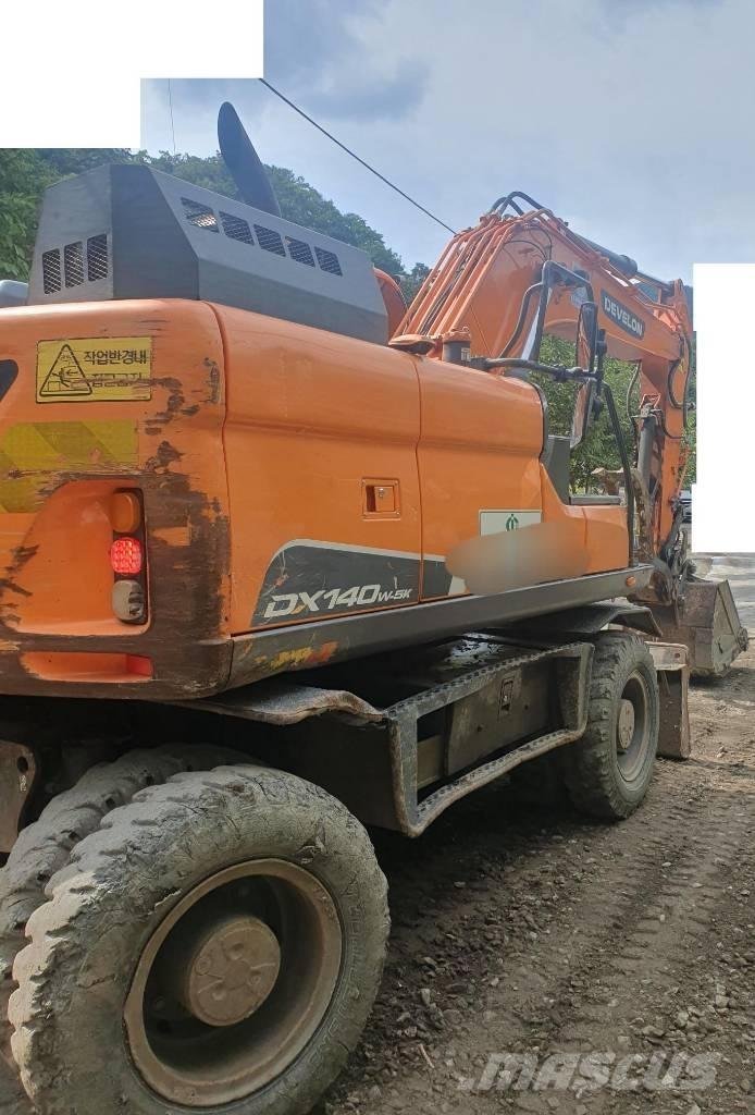 Doosan DX 140 W Gumikerekes kotrók