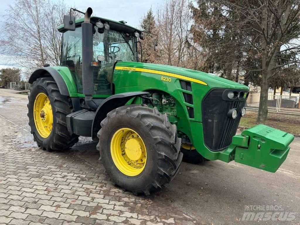 John Deere 8230 Traktorok