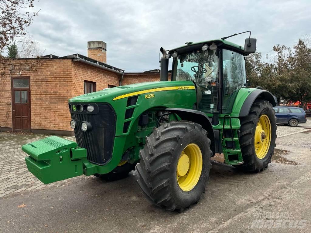 John Deere 8230 Traktorok