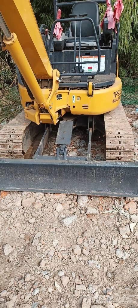 Komatsu PC35 Mini kotrók < 7t