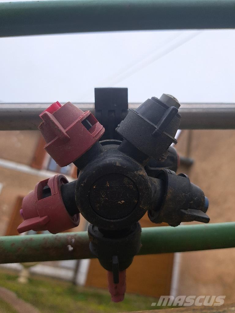 John Deere 732 Vontatott trágyaszórók