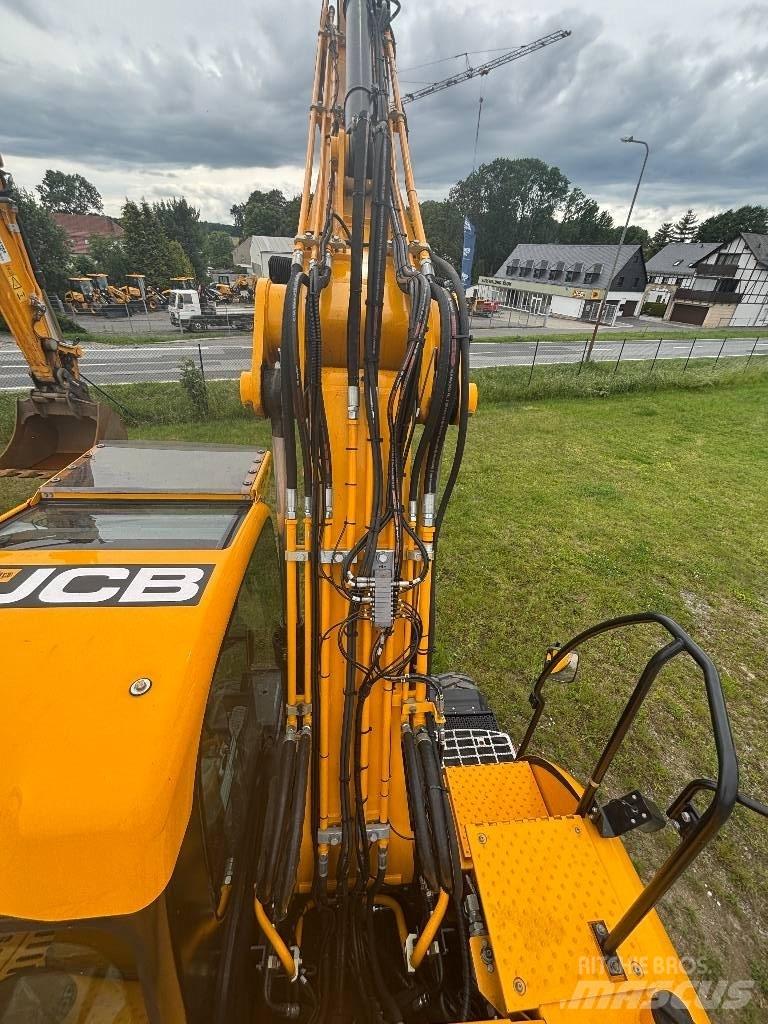 JCB JS 145 W Gumikerekes kotrók