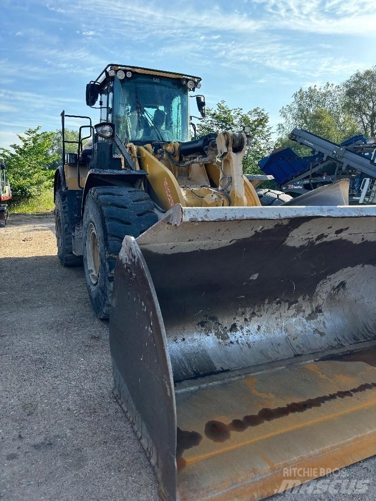 CAT 966m Gumikerekes homlokrakodók