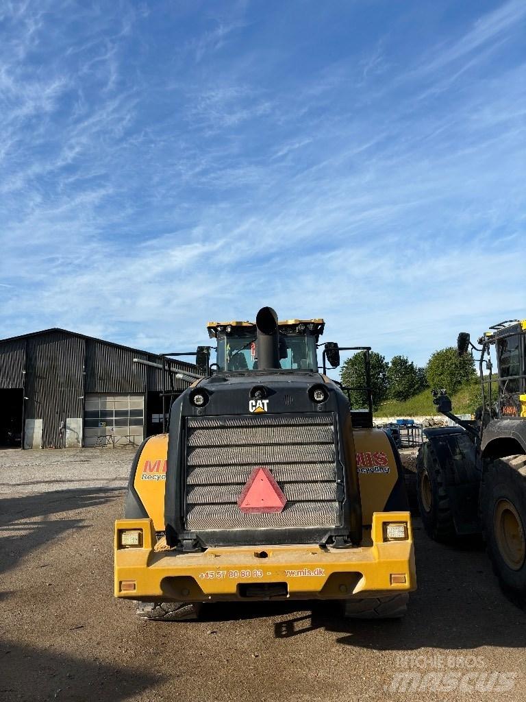 CAT 966m Gumikerekes homlokrakodók