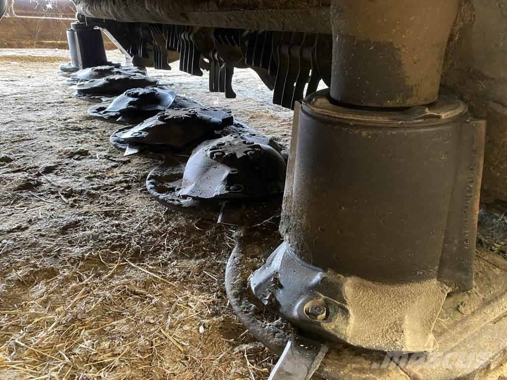 John Deere F 310 R Vontatott pázsitnyírók