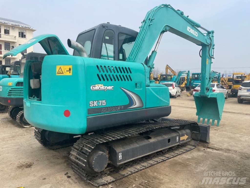 Kobelco SK 75 Mini kotrók < 7t