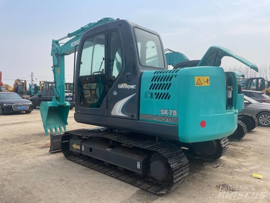 Kobelco SK 75 Mini kotrók < 7t