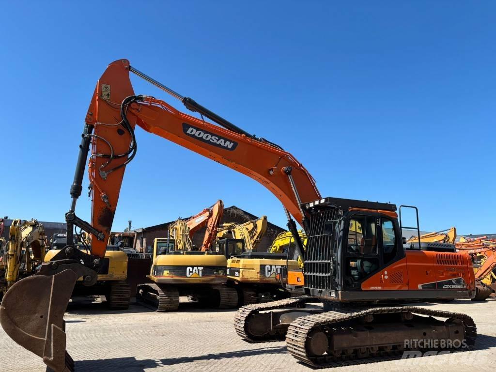 Doosan DX 255 NLC-5 Lánctalpas kotrók