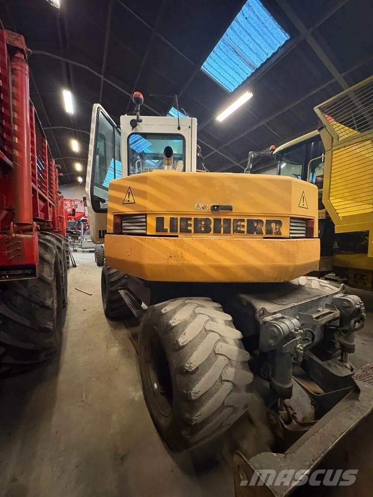 Liebherr A308 Gumikerekes kotrók