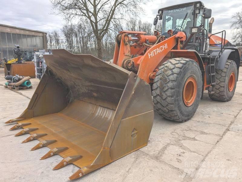 Hitachi ZW 330 Gumikerekes homlokrakodók