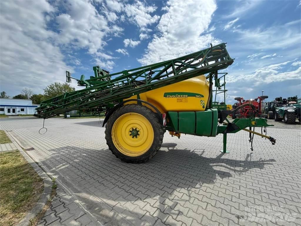 John Deere 740i Vontatott trágyaszórók