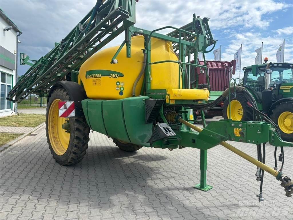 John Deere 740i Vontatott trágyaszórók