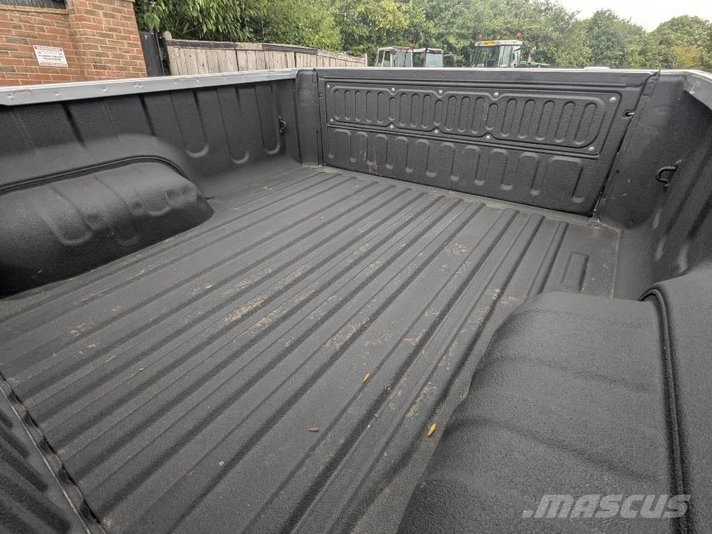 Toyota Hilux Kis teherszállító/Platós kocsi