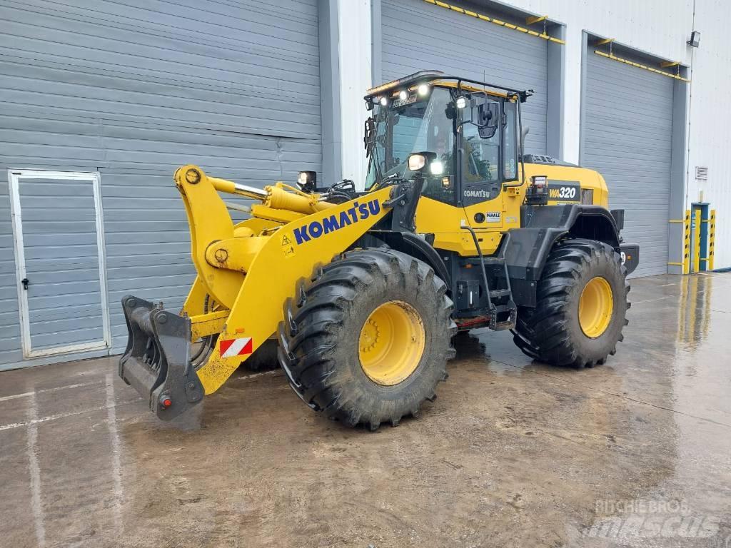 Komatsu WA320-8 Gumikerekes homlokrakodók